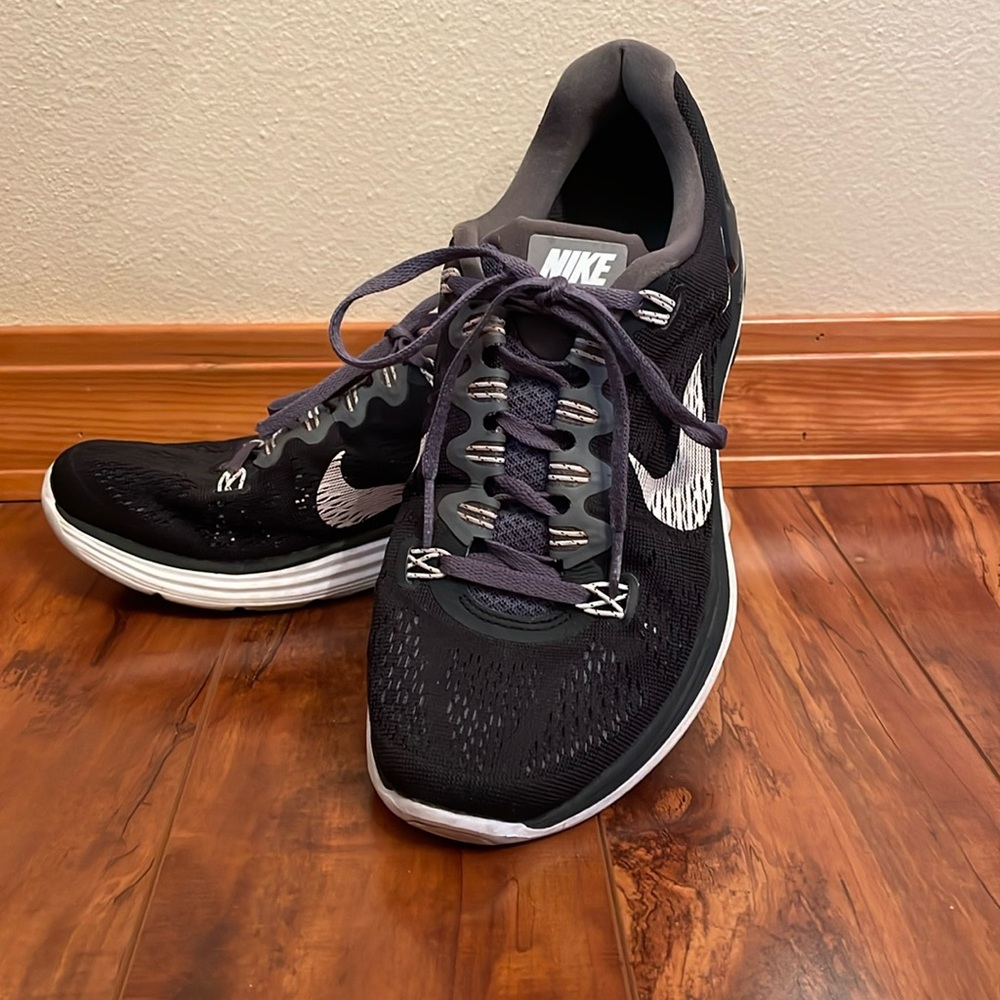 WOMENS Nike Lunarlon Running Shoes, size 7, Black & White
